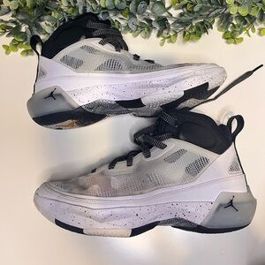 Nike Air Jordan XXXVII 37 Oreo White Black Basketball Shoes APPROX size 8.5